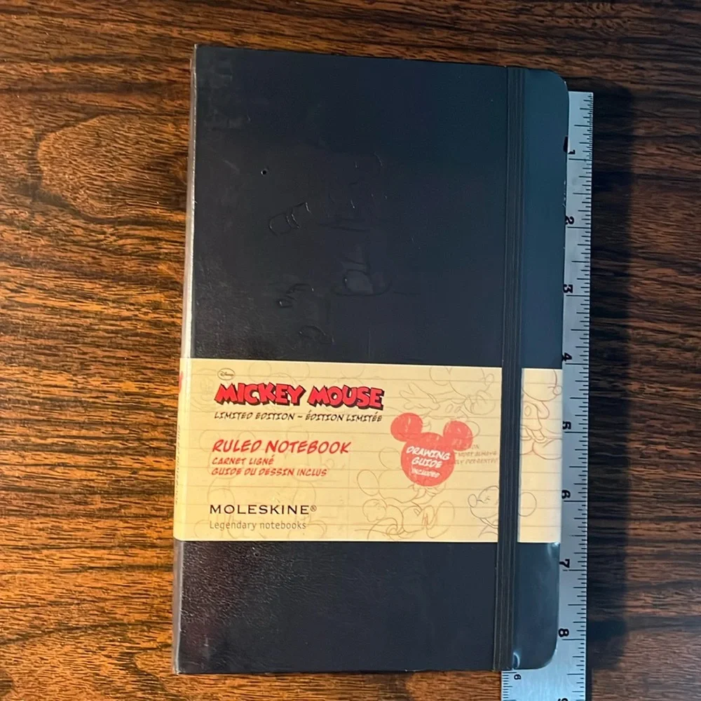 Mickey Mouse Moleskine Ruled Notebook with Mickey Mouse Drawing Guide included - Picture 3 of 5
